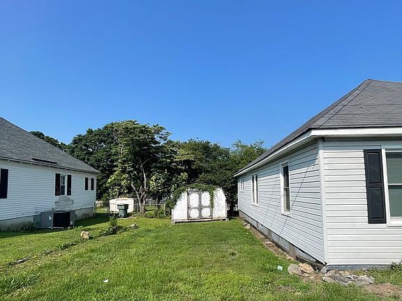 3rd image of 409 Apple St
