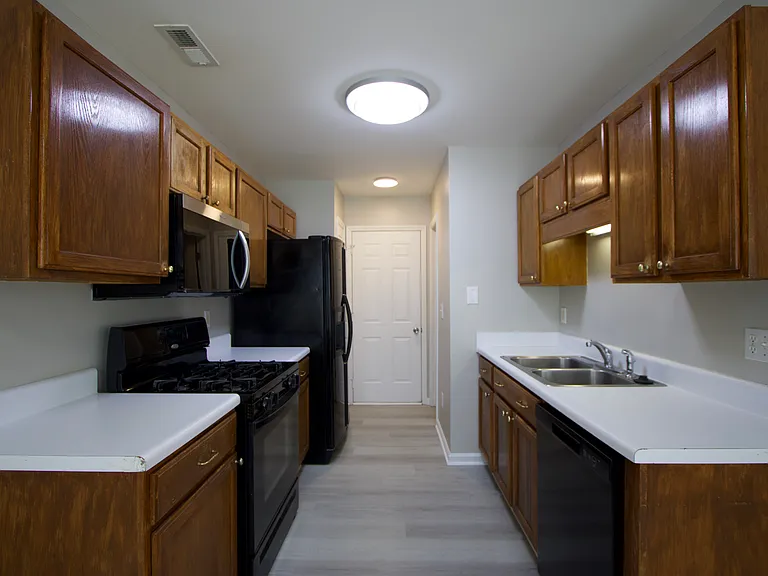 4216 Lake Woodard Dr — Photo 8