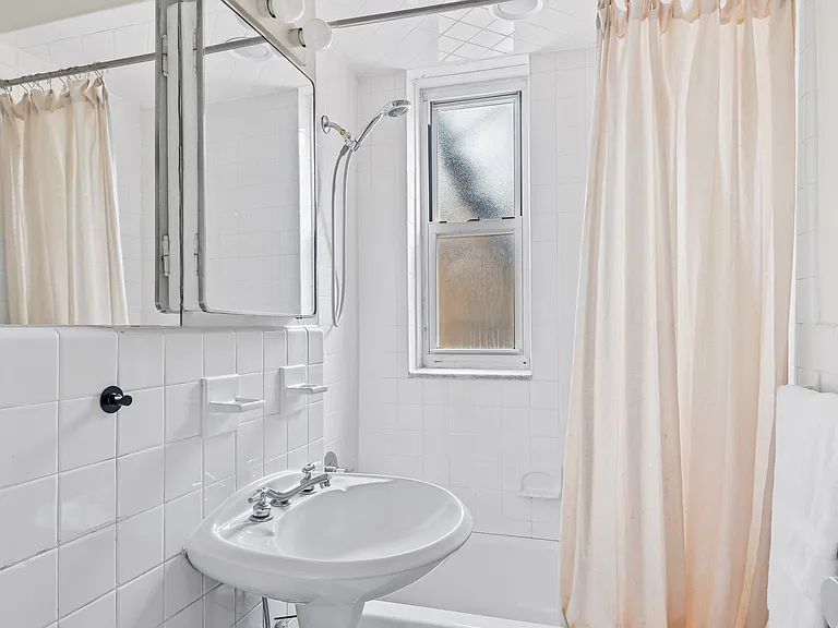 60 E 9th St #621 — Photo 6