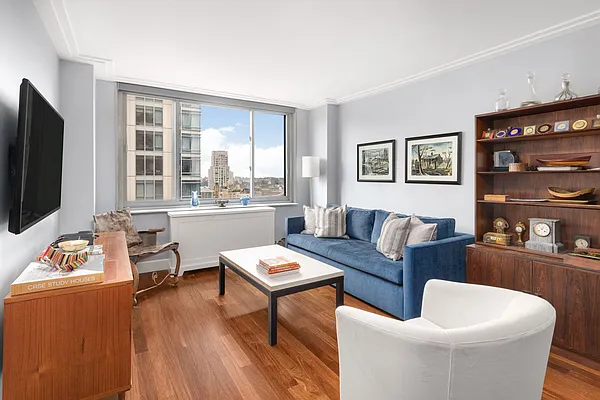 2025 Broadway #22B