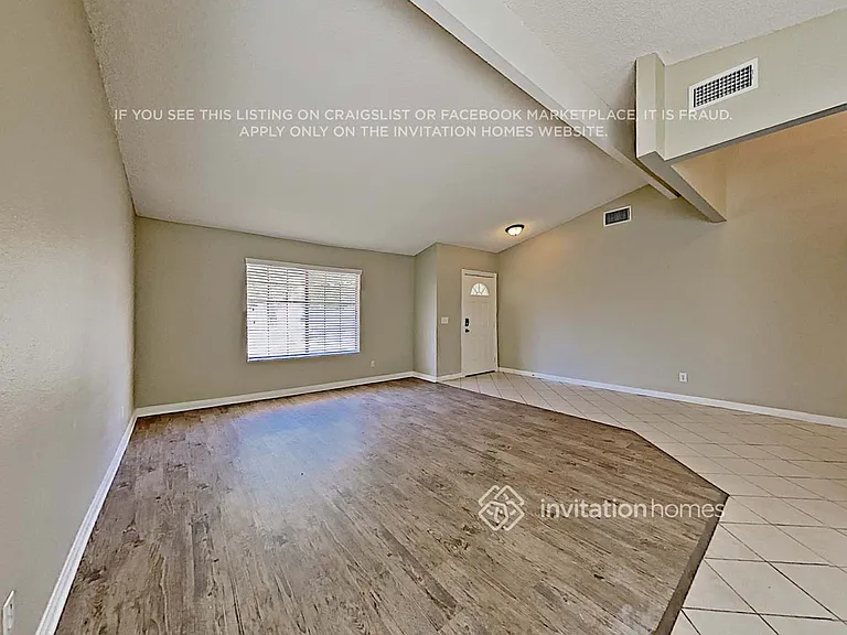 2308 Lone Pine St — Photo 4