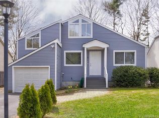 8 Dry Hill Ct, Norwalk, CT 06851