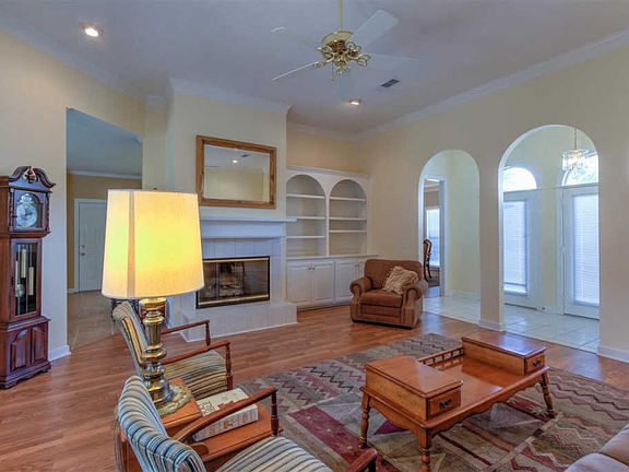 5th image of 124 Woodlands Green Dr
