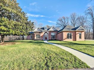 5596 Highfields Rd, Roanoke, VA 24018