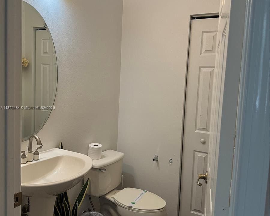 1st image of 3152 N Greenleaf Cir