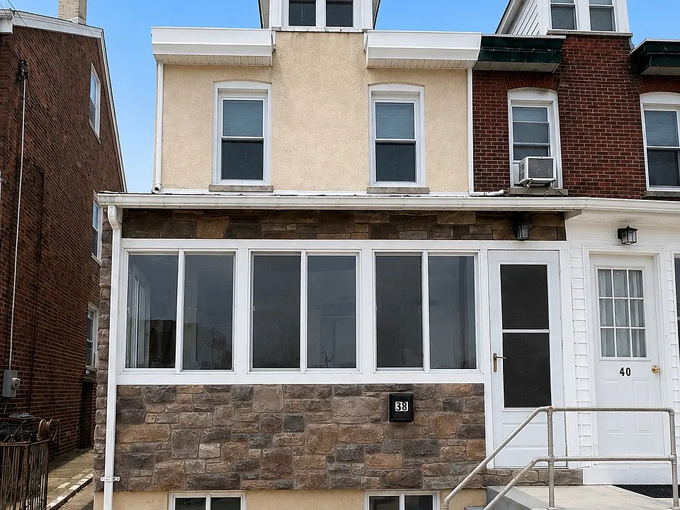 38 W Rambo St