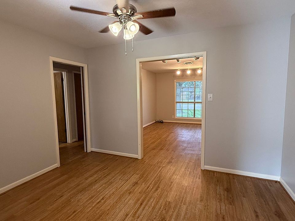 2nd image of 806 Linwood Dr #A