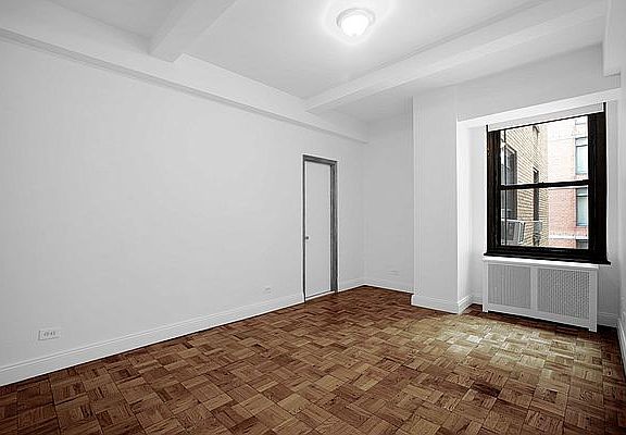 3rd image of 160 W 71st St APT 15B