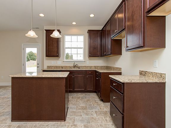 5th image of 1006 Wisteria Dr
