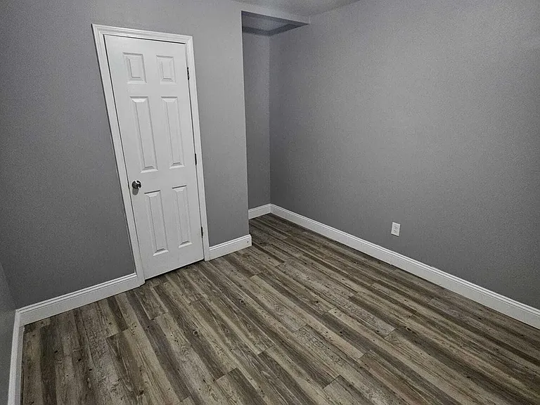 222 Pekin St — Photo 6