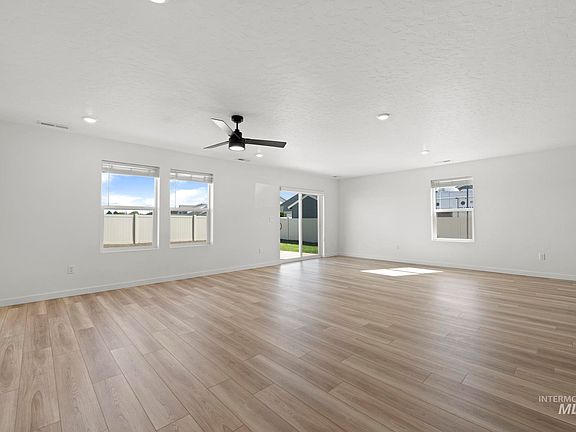 3rd image of 836 Knowledge St