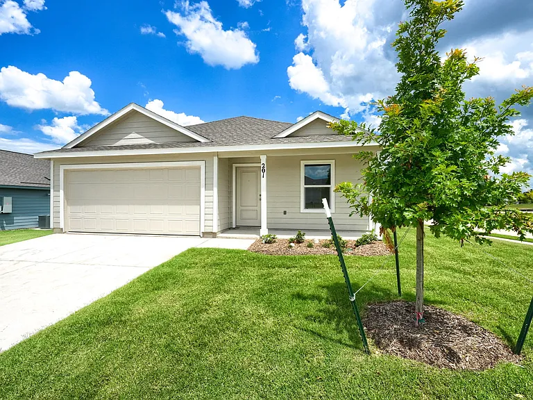 201 Cattail Ln — Photo 1