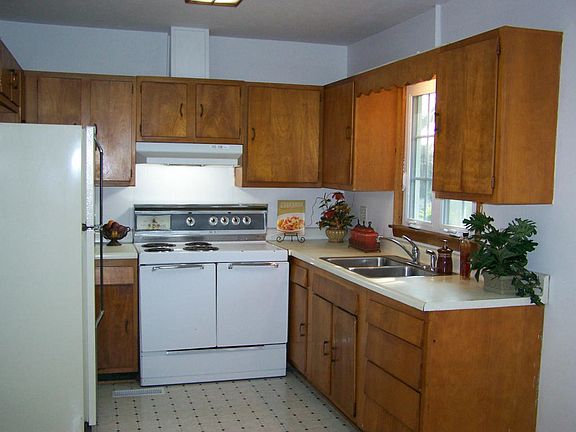 5th image of 6000 Starhurst Dr