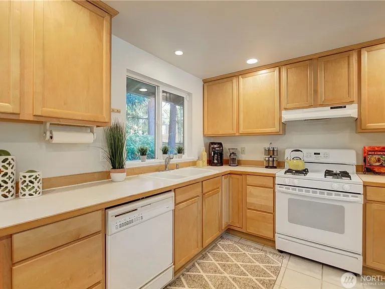 21930 3rd Pl W — Photo 3