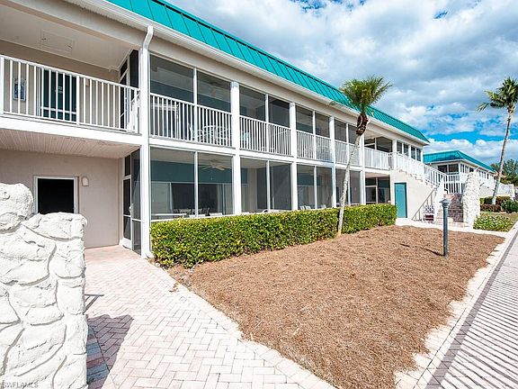 2nd image of 827 E Gulf Dr Unit D2