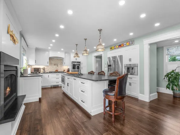 304 Front St, Marion, MA 02738