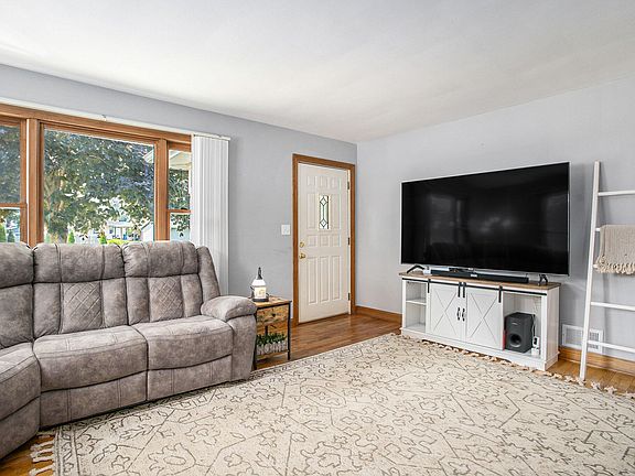 4th image of 108 N Moorland Dr