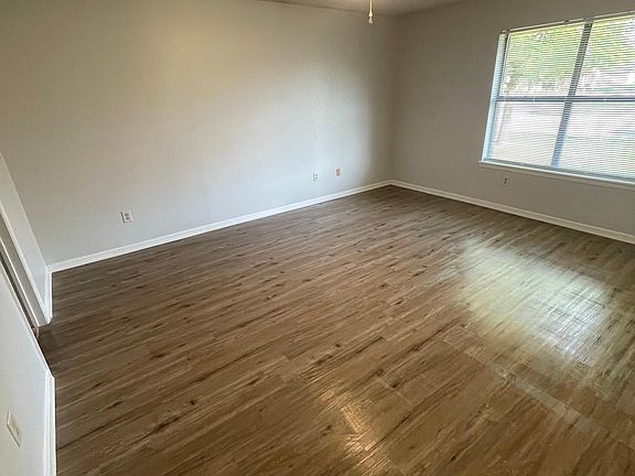 3rd image of 3802 Knights Ct