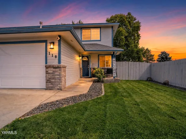 118 W Goodlander Rd, Selah, WA 98942