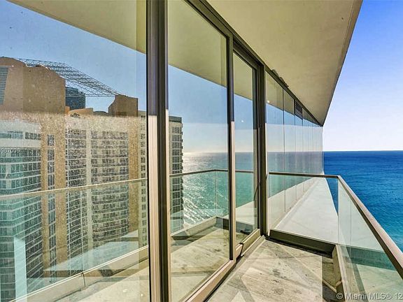 4th image of 18975 Collins Ave #2704
