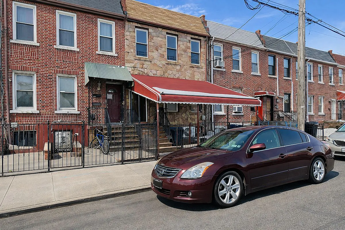 2098 Utica Ave photo 1