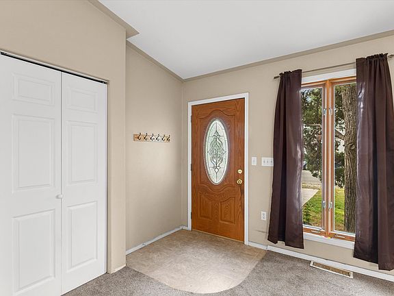 5th image of 400 N Oak St
