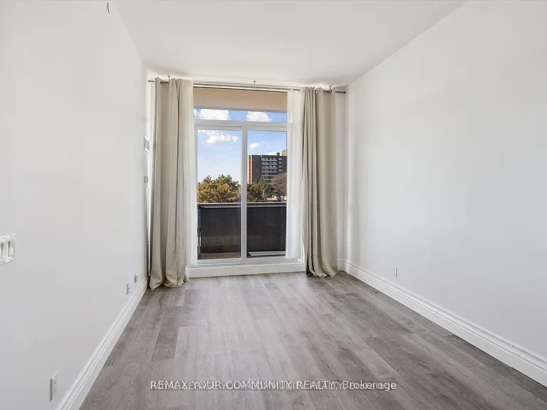 9471 Yonge St #230 — Photo 11