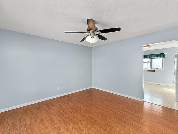 4th image of 11952 Honey Hill Dr