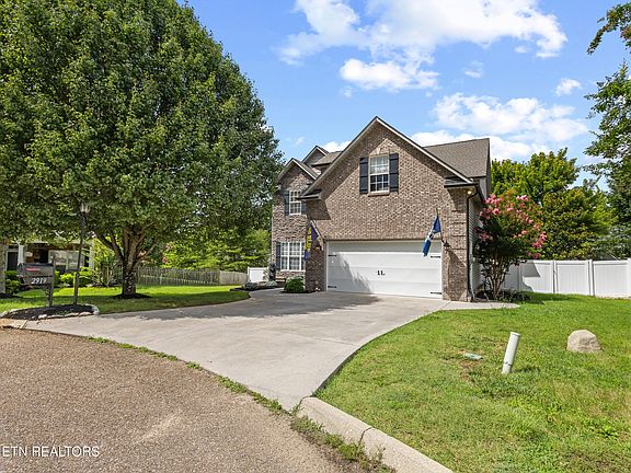 2nd image of 2919 Timber Green Ln