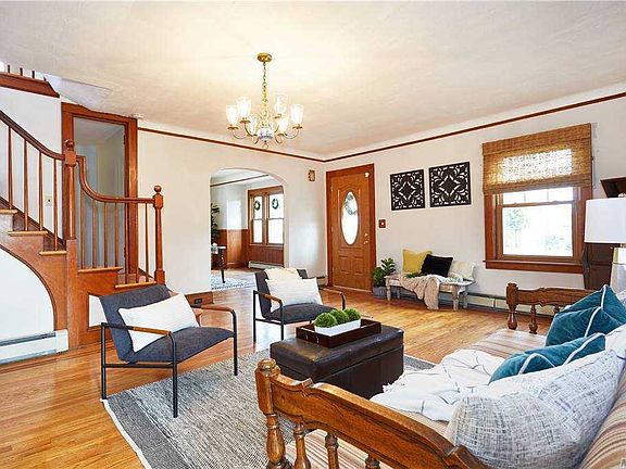 4th image of 22 Linden Ave