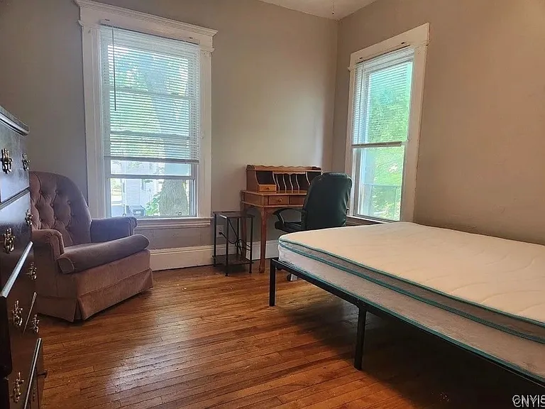 718 Clarendon St #1 — Photo 6