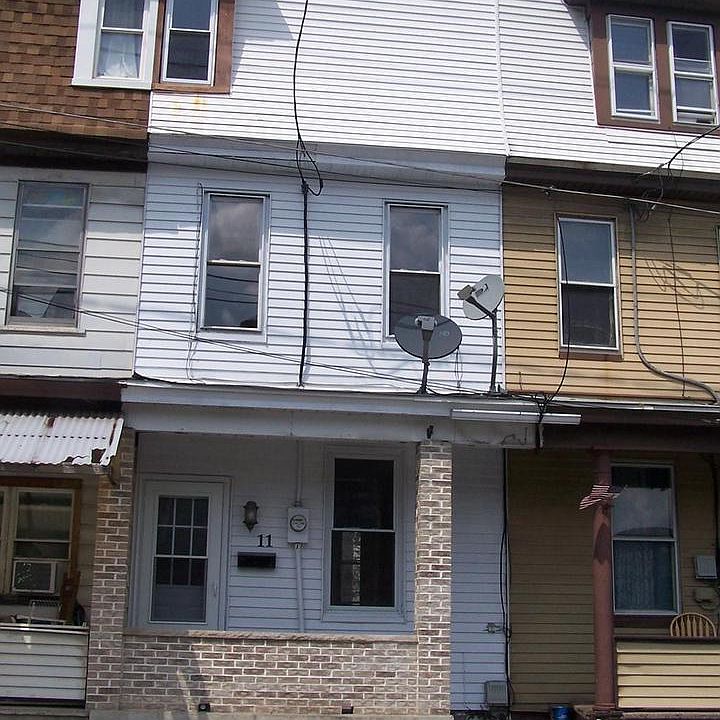1st image of 11 W Elm St