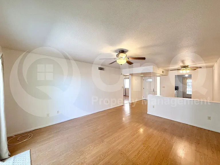 404 E Colgate Dr — Photo 4