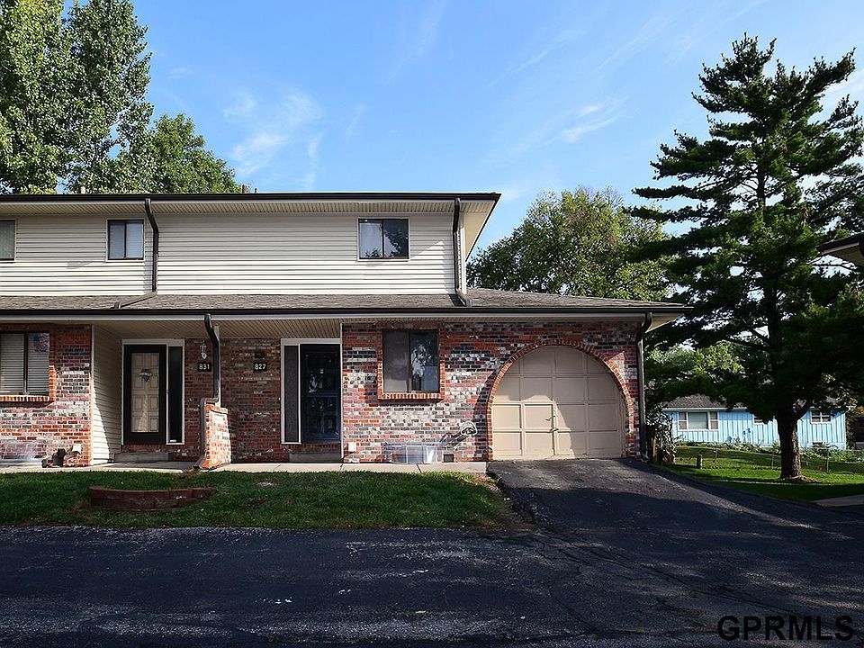 1st image of 827 N 122nd Ct