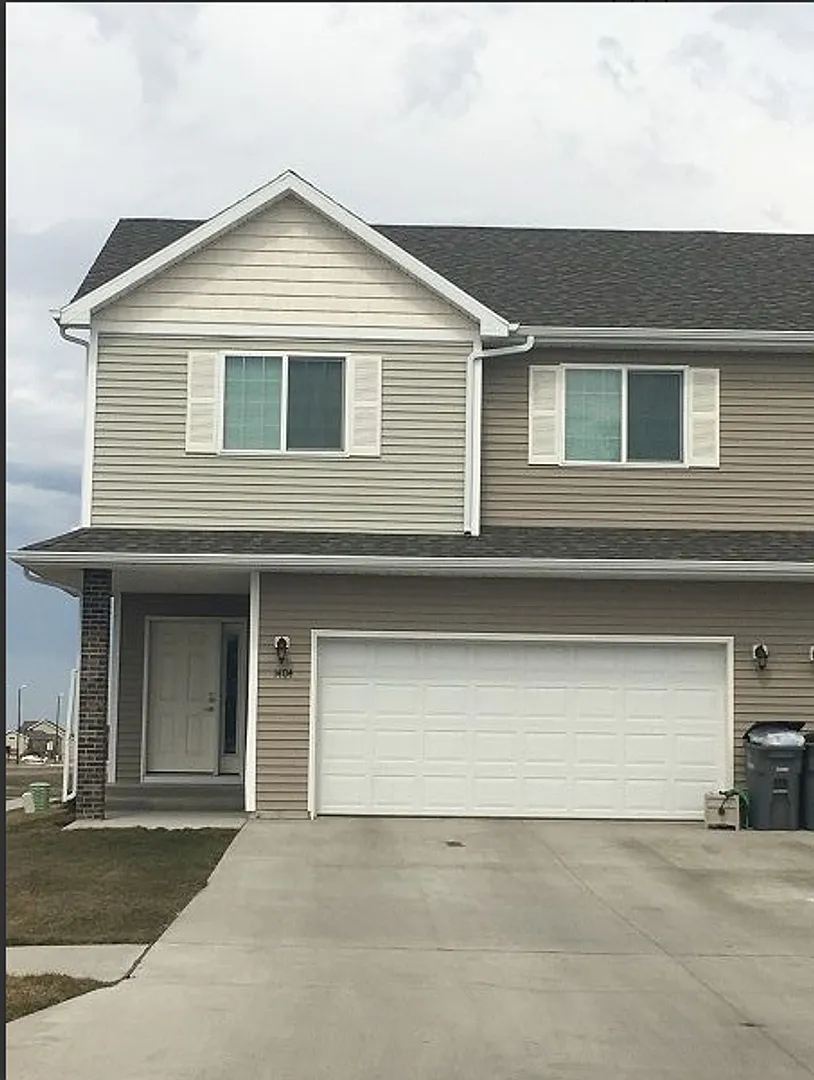 3 Bed 3 Bath Twin Home — Photo 1