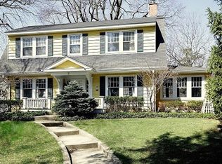 2 S Lincoln Ave, Geneva, IL 60134