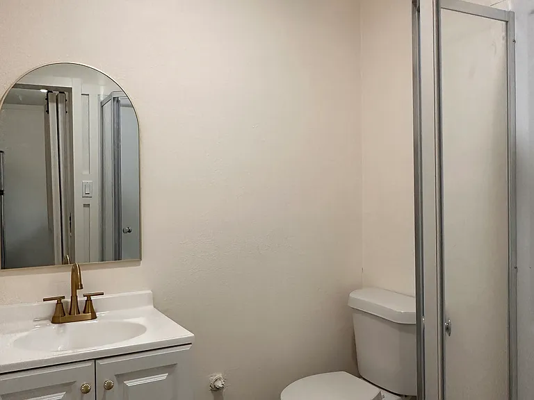 Alvin Apartments — Photo 9