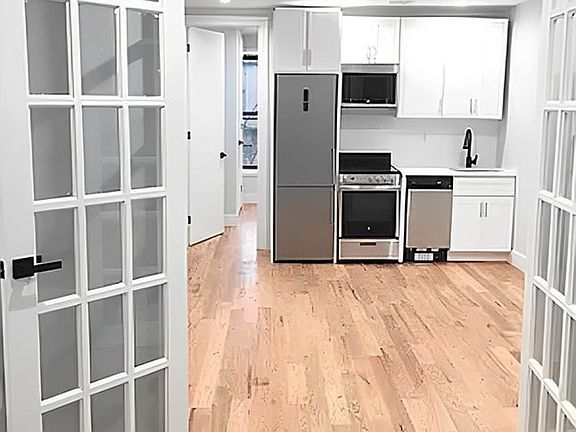 5th image of 221 Halsey St #2E