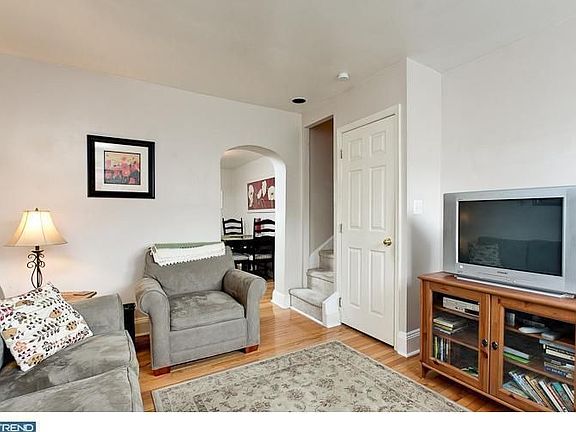 2nd image of 1123 E Moyamensing Ave