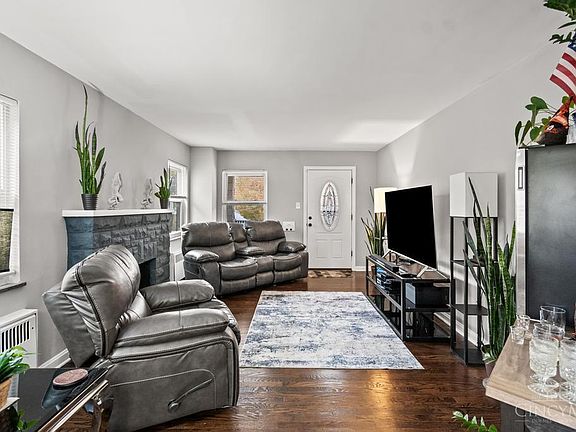 3rd image of 4972 Heuwerth Ave