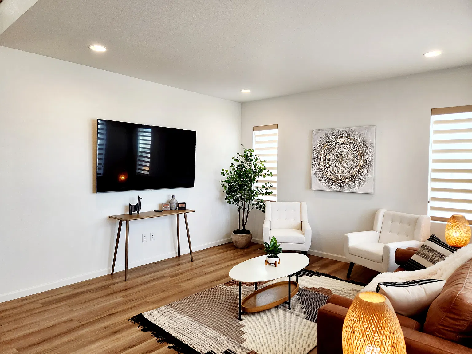 5 bed, 3715 sqft, $5,750 — Photo 2