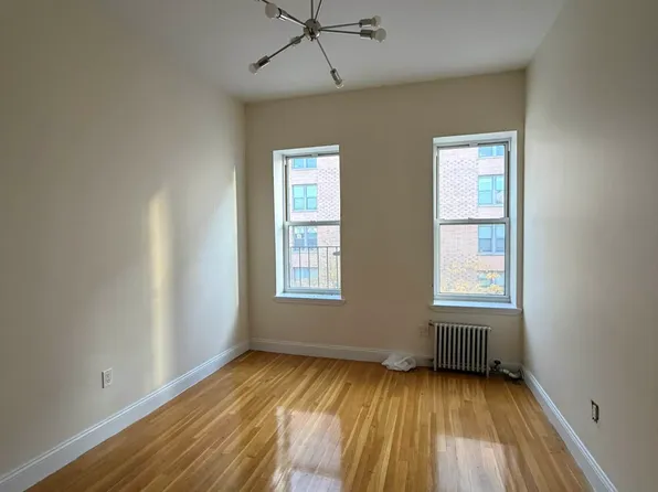 305 Clarkson Avenue image 5 of 6