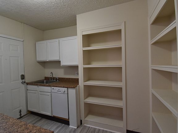 4th image of 106 W 8th Ave APT B