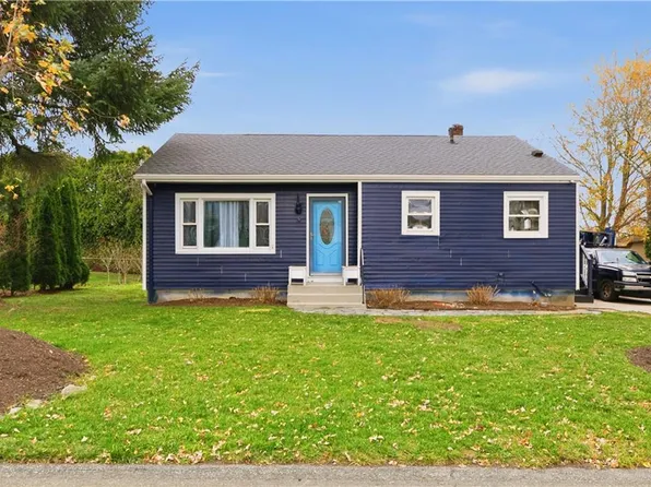 11 Roy Ave, Middletown, RI 02842