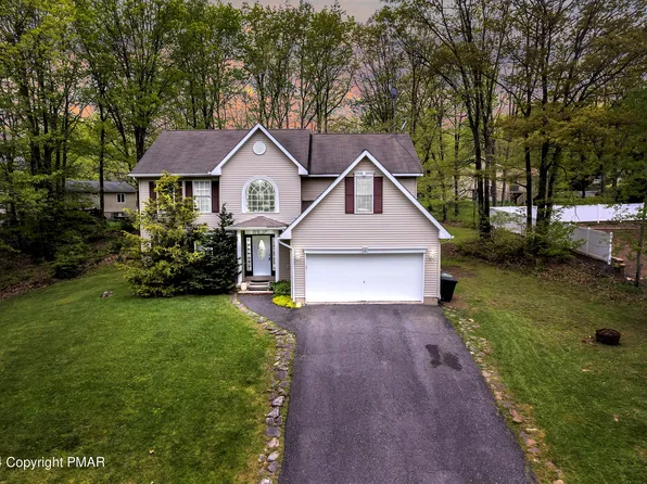 2 Summit Dr, Mount Pocono, PA 18344