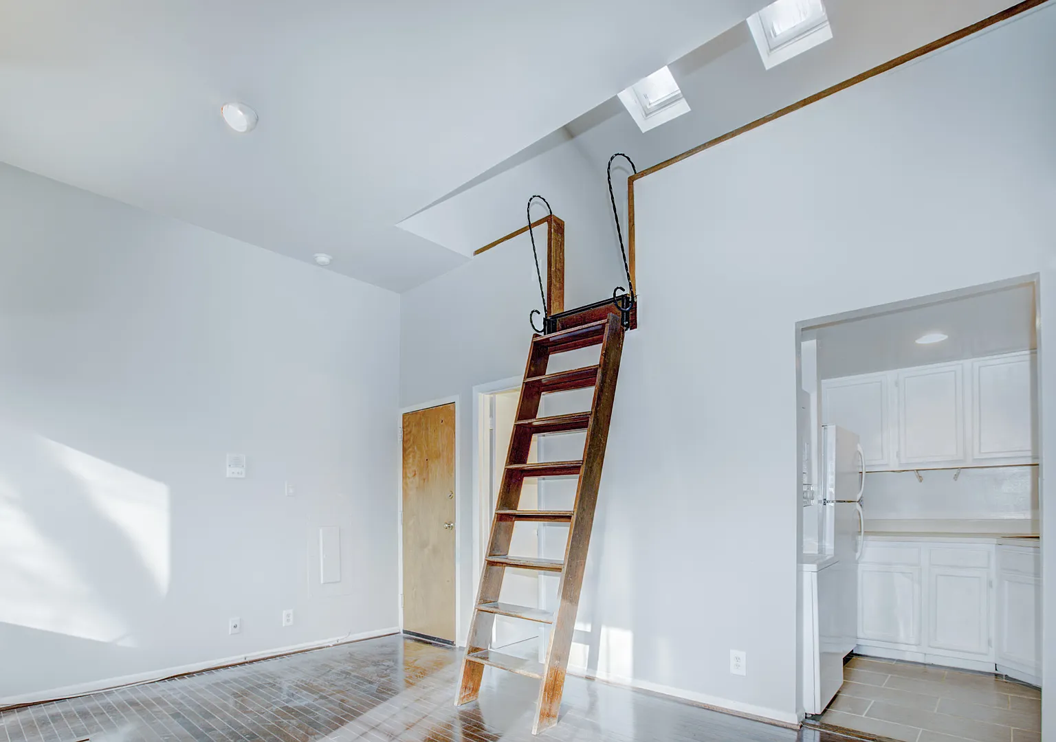 Lovely Lofted H Street Condo + Parking! — Photo 4