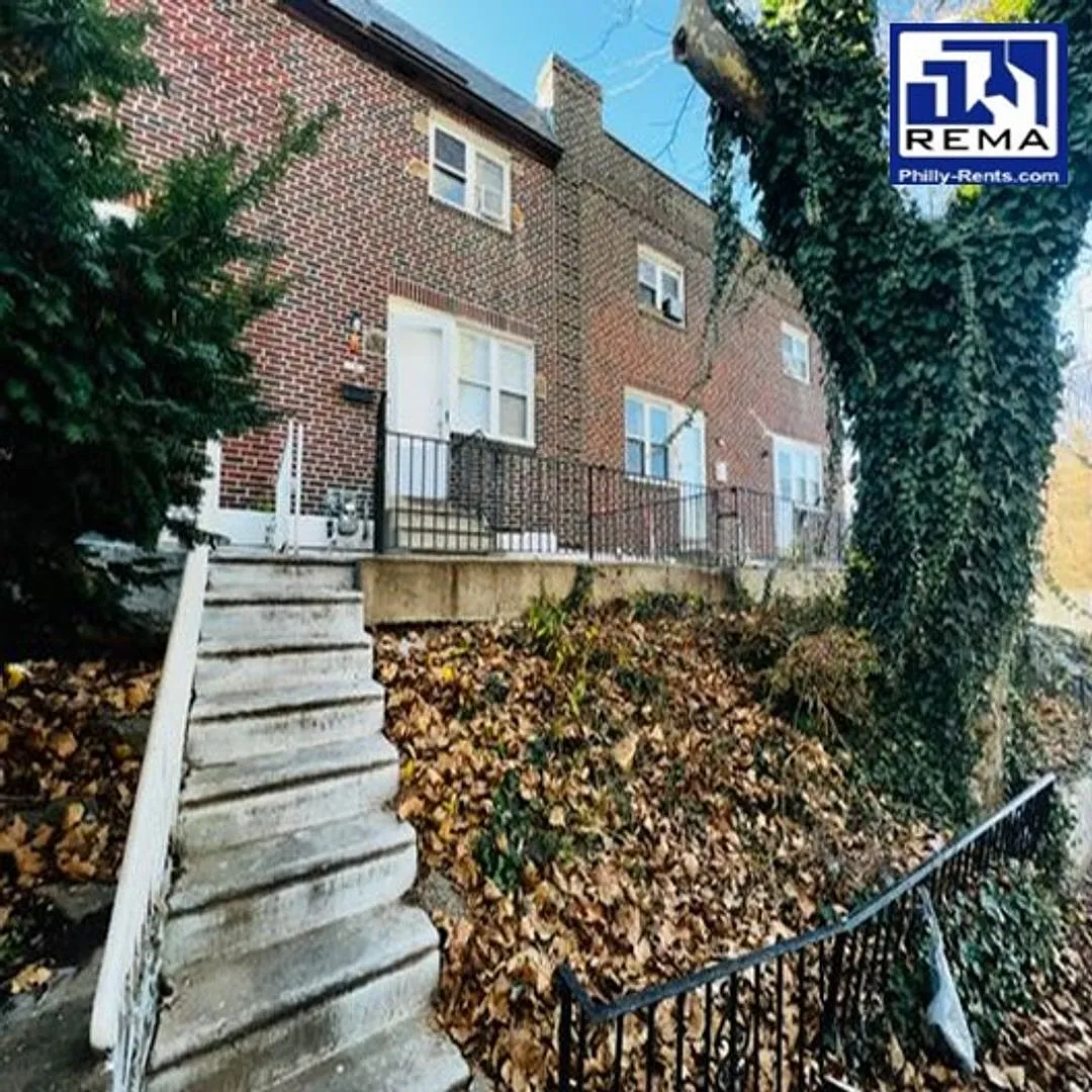 Gorgeously Remodeled 3 BR Townhome w/ Garage & Oil heat! in Upper Darby — Photo 3