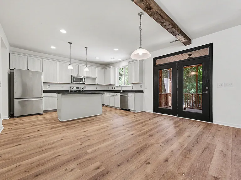 508 Ashburn Ln — Photo 5