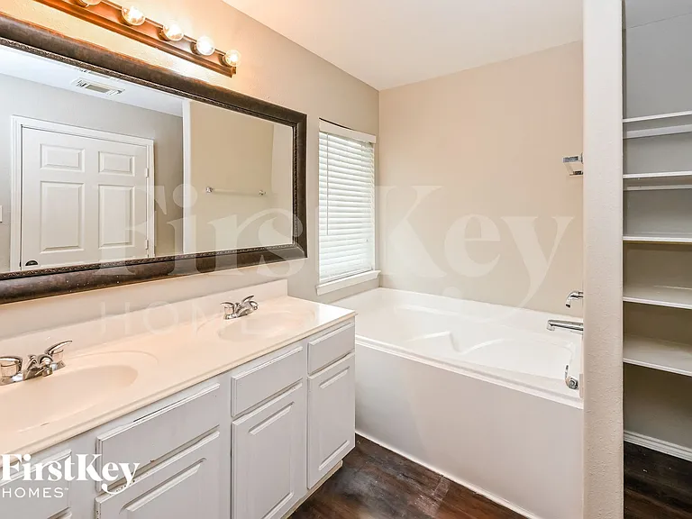 8008 Blue Jay St — Photo 11