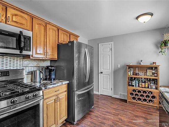 4th image of 330 Parkhurst Blvd